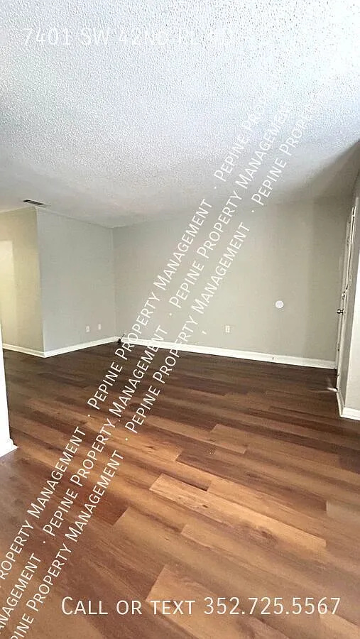 Spacious 2-Bedroom End Unit Near Veteran's Memorial Park — Photo 4