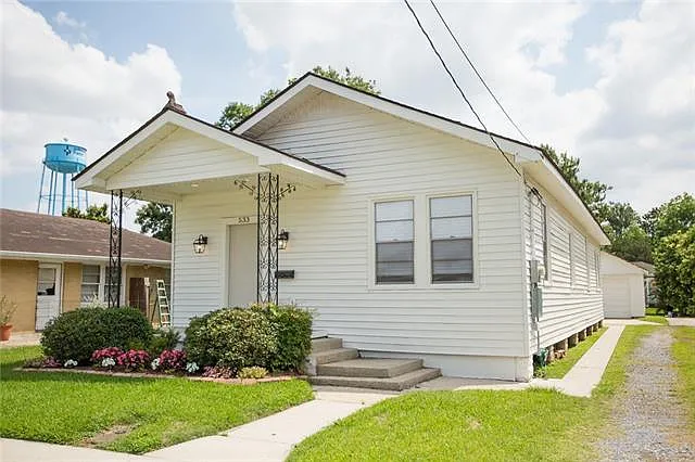 533 Maple Ave — Photo 2