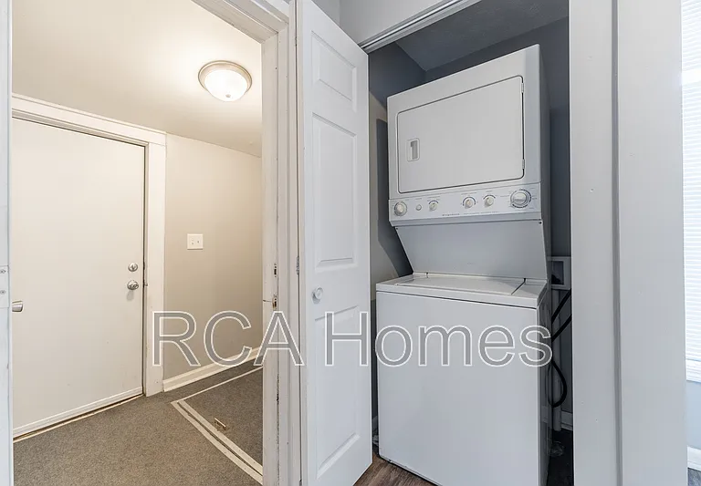 1011 E Legrande Ave #E — Photo 10