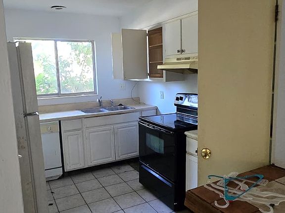 3rd image of 6110 SW 10th Pl