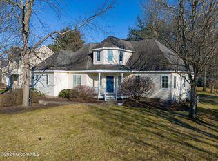 10 Fieldstone Dr, Delmar, NY 12054