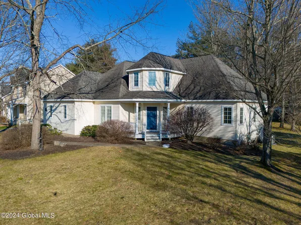 10 Fieldstone Drive, Delmar, NY 12054