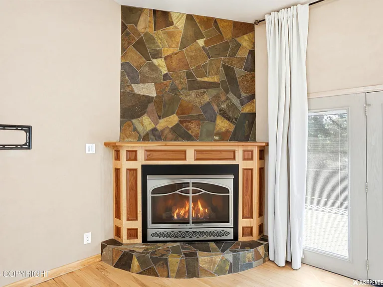 2100 Churchill Dr — Photo 10