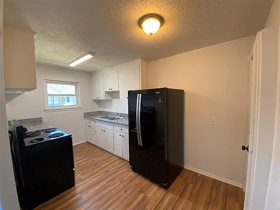 3rd image of 4706 Yellowstone Blvd Unit 18