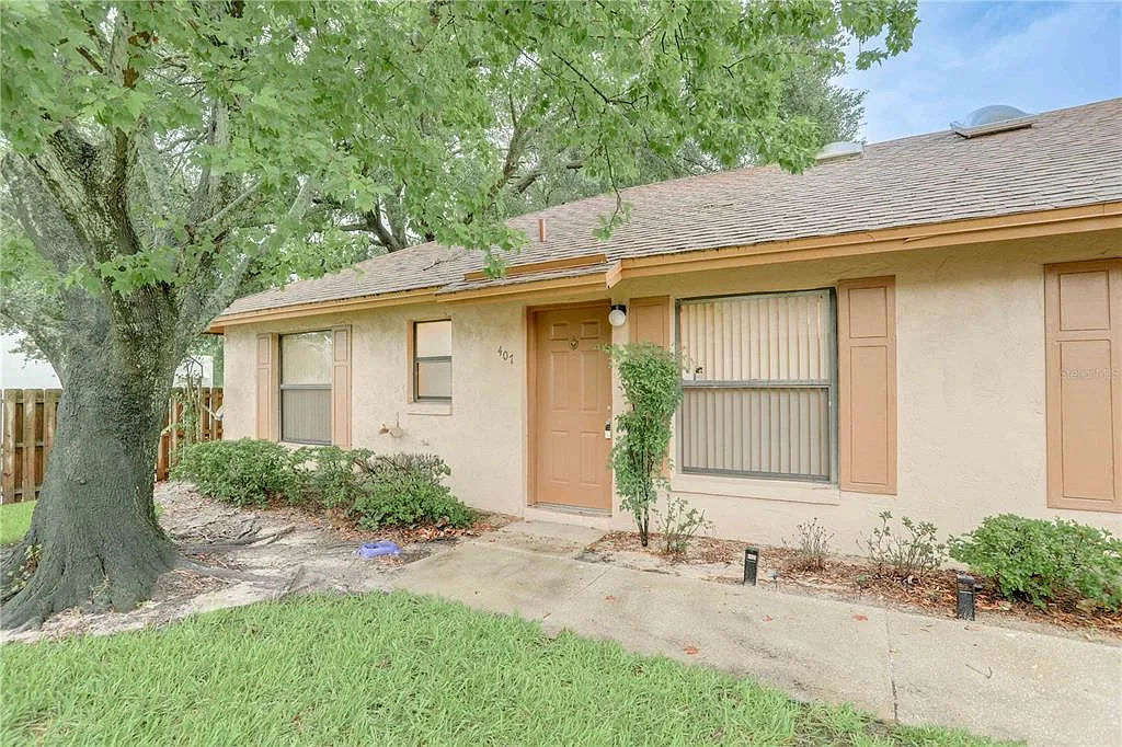 2 bed, 2.0 bath, 930 sqft, $1,695 — Photo 2
