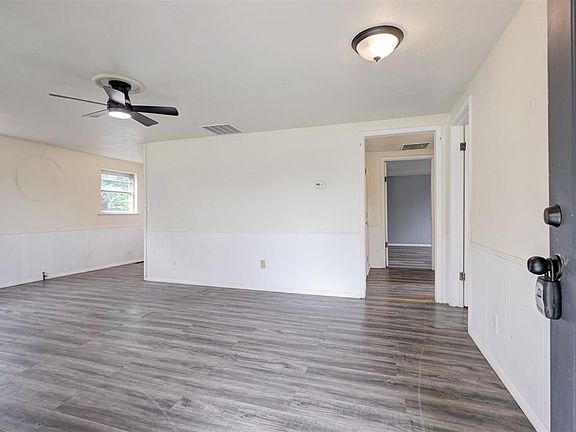 5th image of 1013 N Carr Dr
