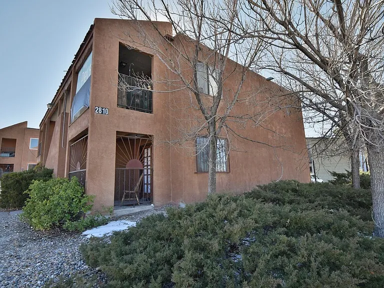 Quality 2 Bed / 1 Bath Apts - Close to I-25, UNM, and KAFB — Photo 2