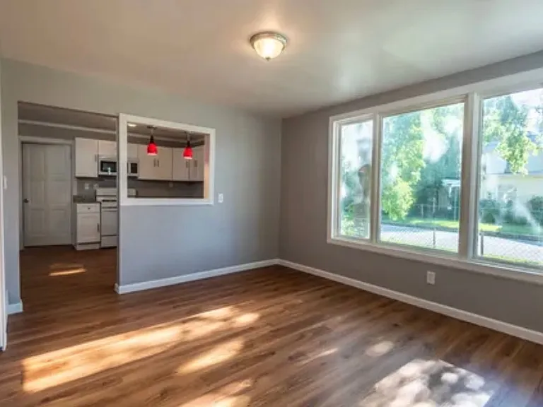 831 Avenue C — Photo 1