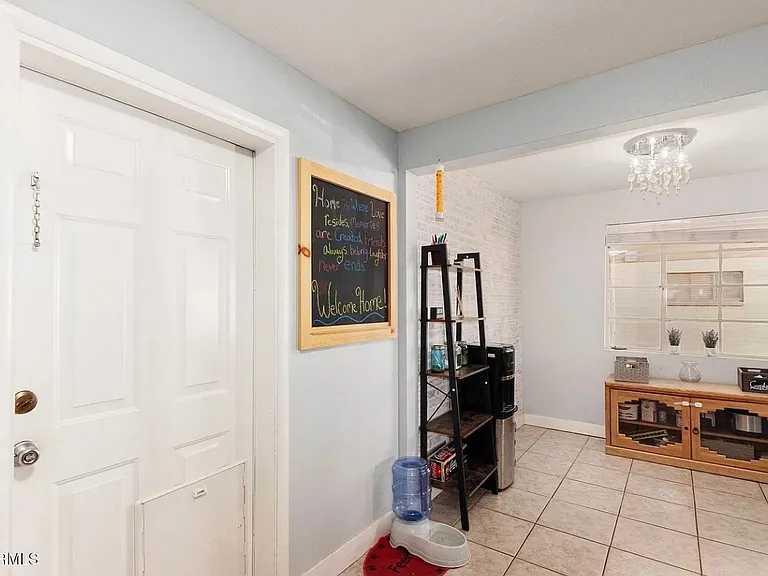 2711 W Carson Dr — Photo 8