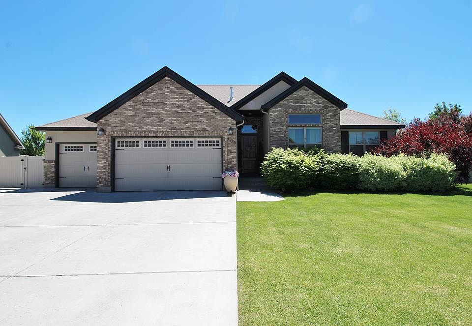 1st image of 205 Stillwater Dr