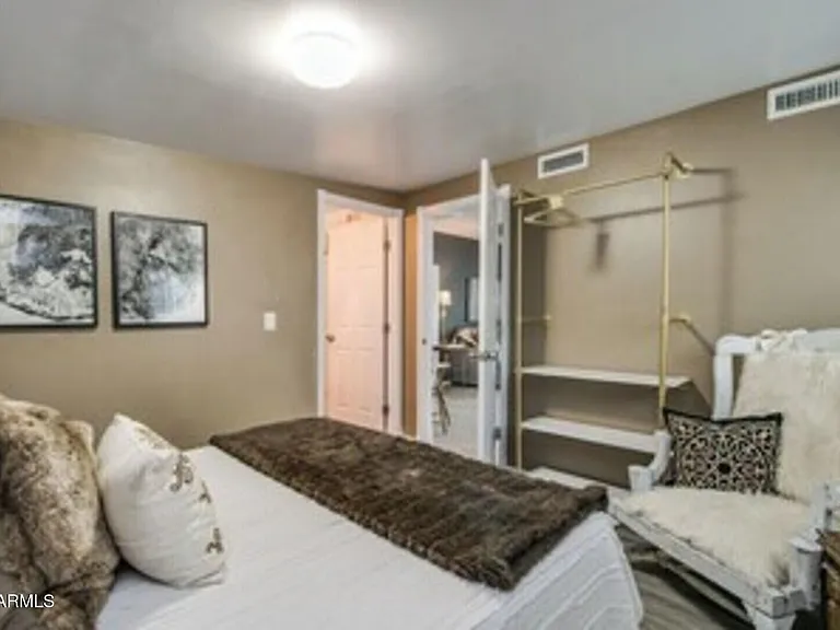 830 E Maryland Ave #2 — Photo 13