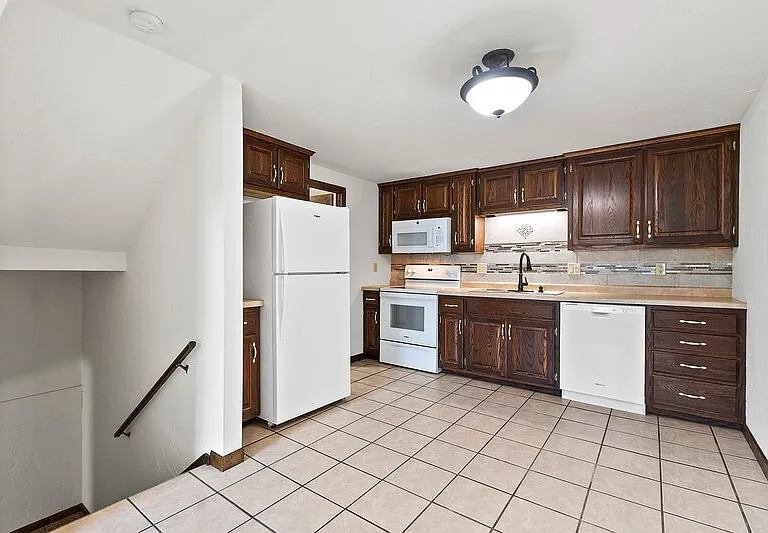 2364 Canter Ln #B — Photo 10