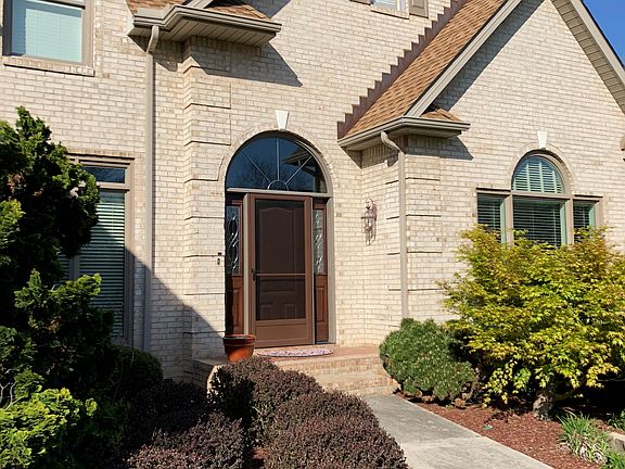 2nd image of 1319 Kensington Dr