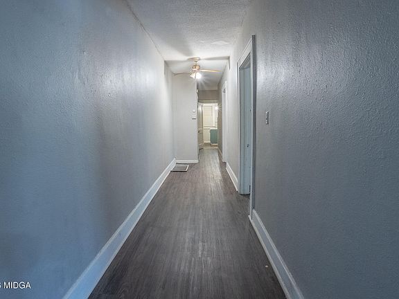 5th image of 2485 Beech Ave