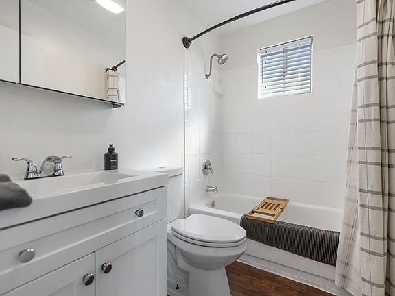 5th image of 817 N Hobart Blvd