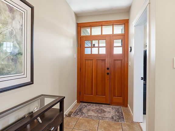 4th image of 2567 McClaren Rd