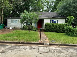 206 E Angelina St, Palestine, TX 75801