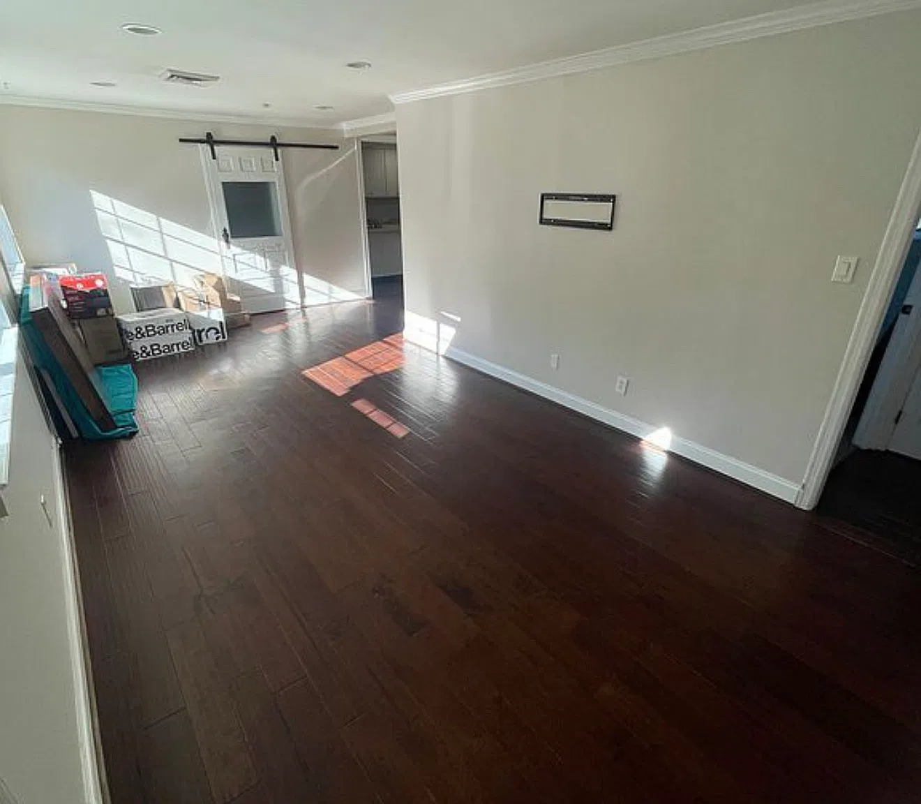 3 bed, 1180 sqft, $2,200 — Photo 2