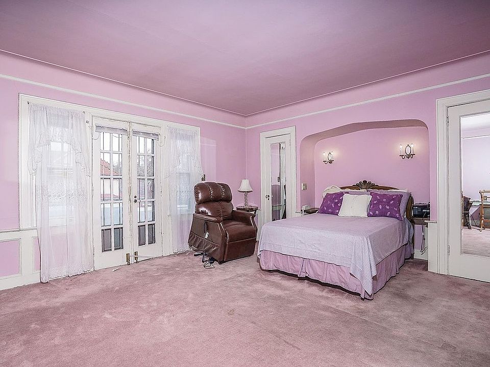 1st image of 2218 Avenue