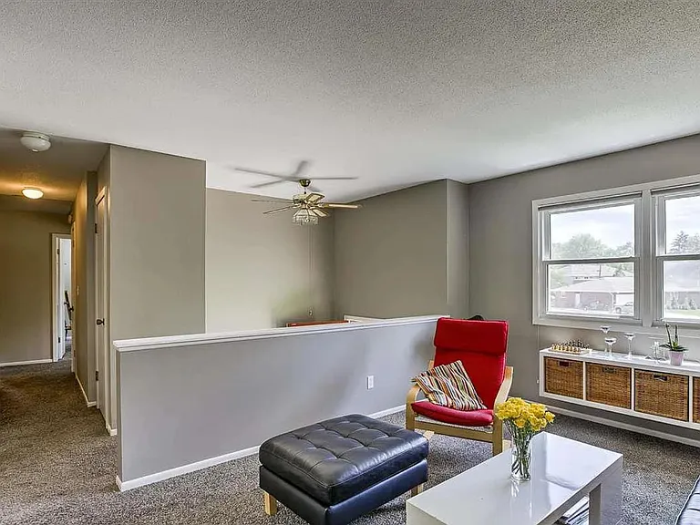 1901 Manor Ct — Photo 7