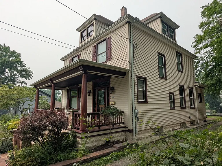 212 Chestnut Ave NE — Photo 3
