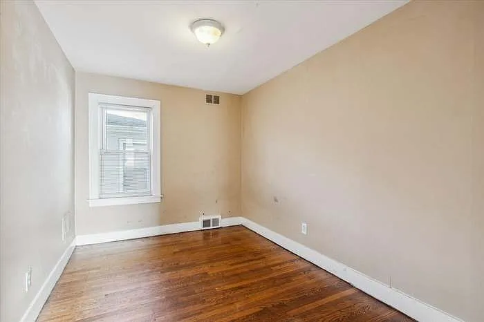 1661 Grant Ave — Photo 11
