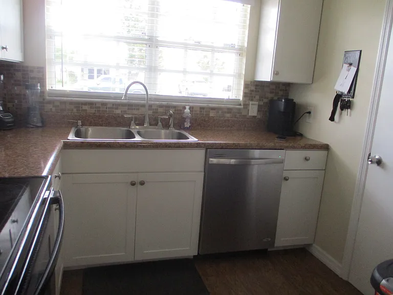 471 Insull Ct — Photo 8