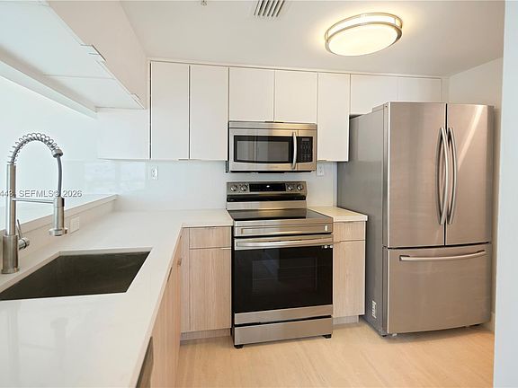 4th image of 650 West Ave APT 1404
