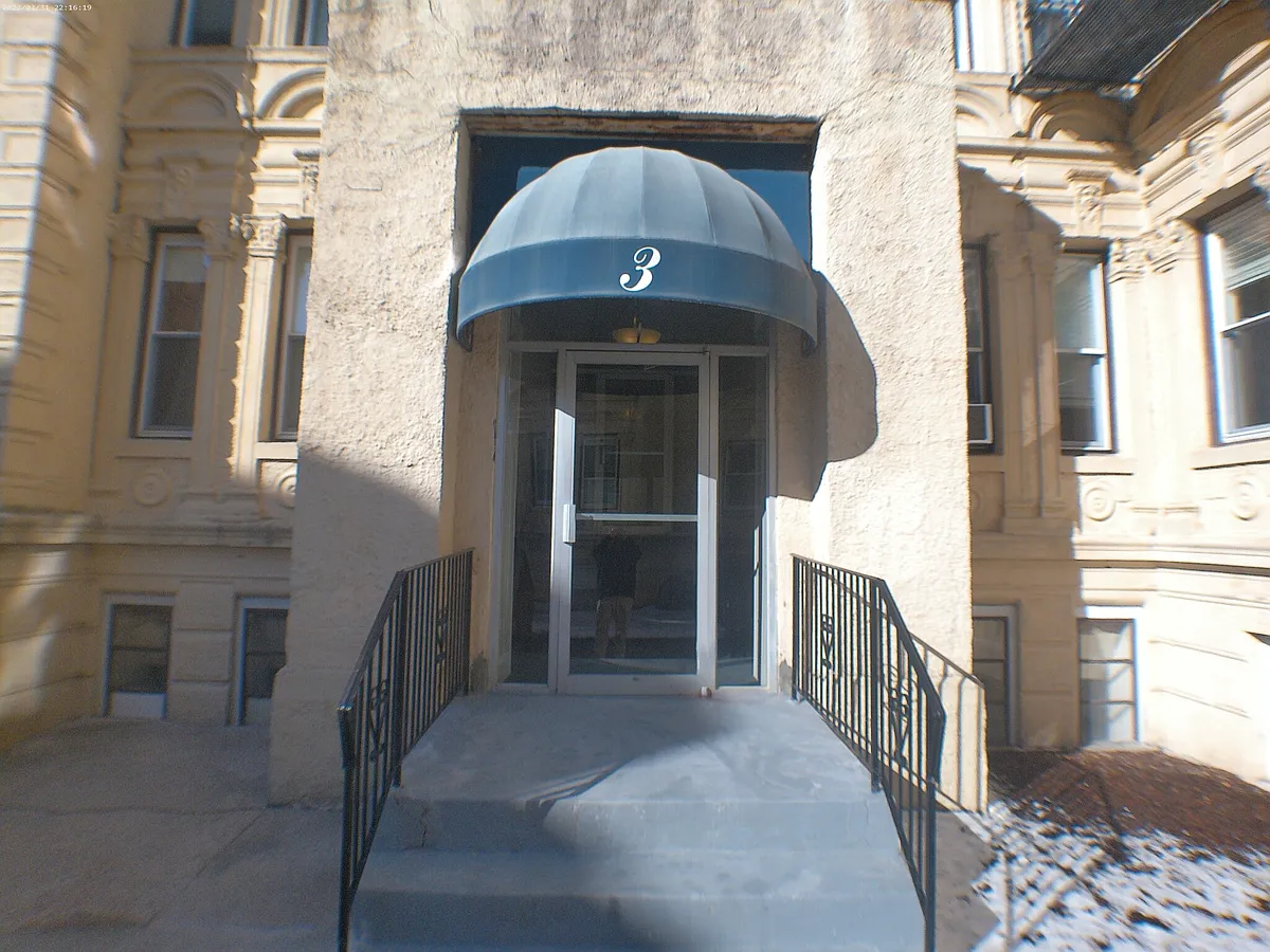 Building Photo - 1862 Beacon St #3-6