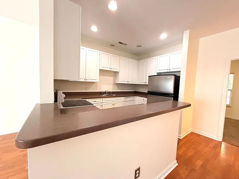 4105 Perrine St — Photo 5
