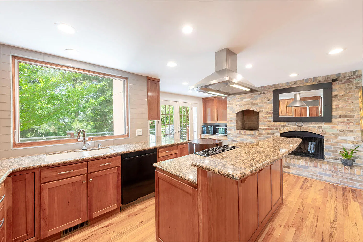 4 bed, 3.5 bath, 4200 sqft, $5,400 — Photo 3