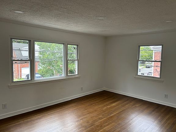 3rd image of 178 Tuxedo Pkwy Floor 2