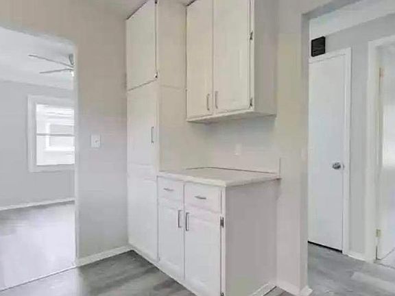3rd image of 1540 Ackley Ave