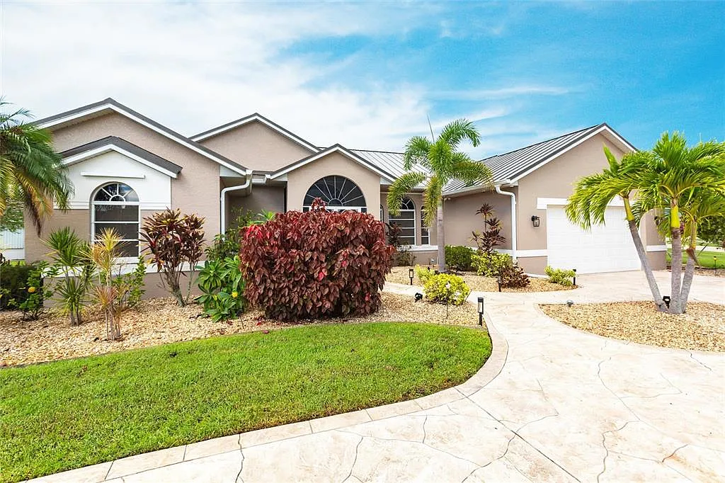 3 bed, 2.0 bath, 2752 sqft, $6,000 — Photo 1