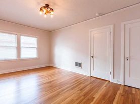 Queen Anne Apartments (Seva01)