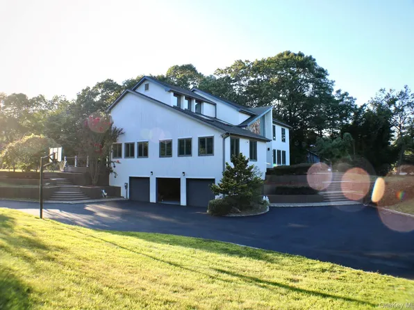 10 Cedarfield Terrace, Saint James, NY 11780