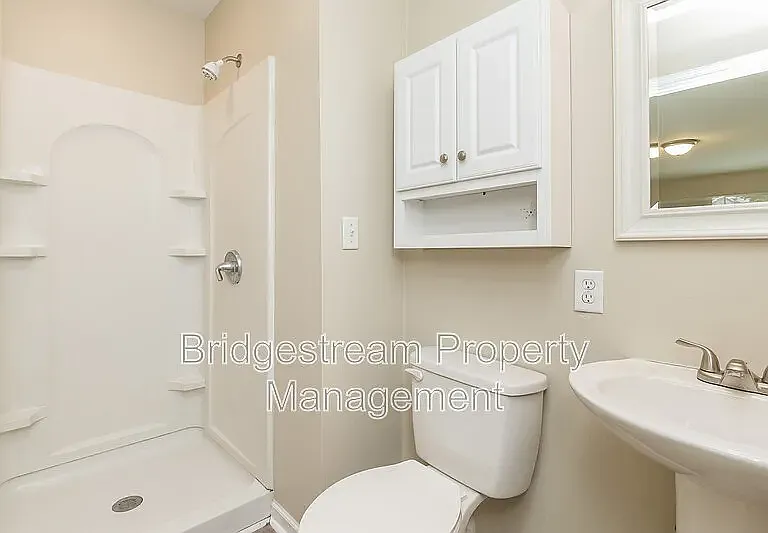 340 Walnut St — Photo 15
