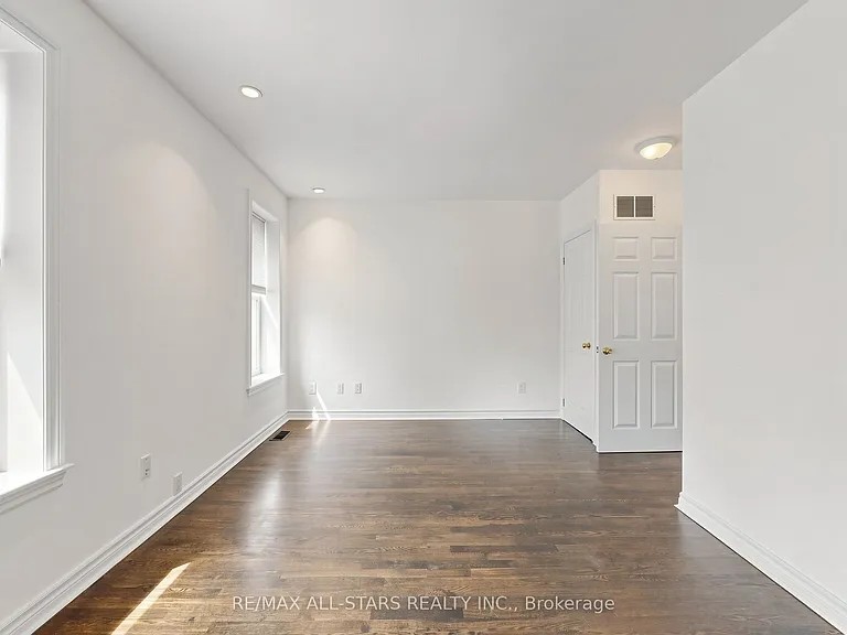 68 Macpherson Ave — Photo 21
