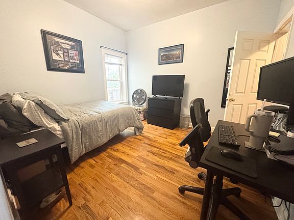 5th image of 1032 W Dakin St #1A