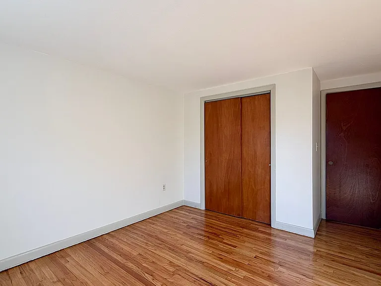 180 Bond St / Theo Investments LLC — Photo 7