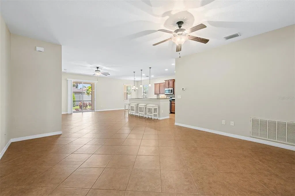 3 bed, 2.0 bath, 1744 sqft, $3,295 — Photo 4