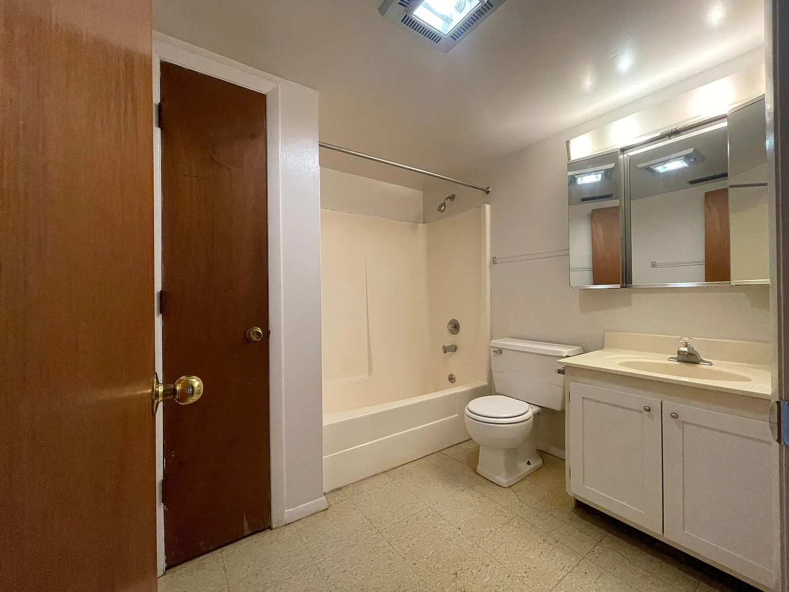 726 Grand Ave — Photo 4
