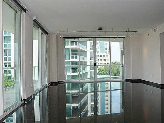 4th image of 2645 S Bayshore Dr APT 401
