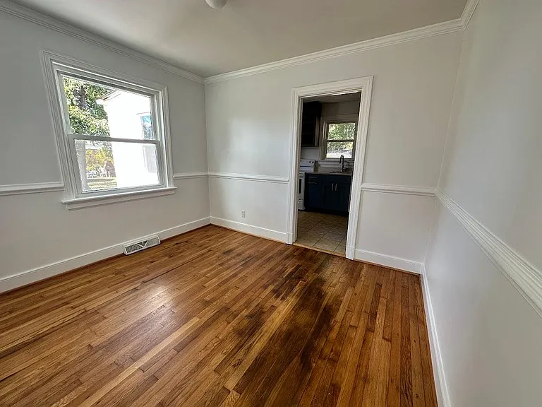900 Byswick Ln — Photo 12