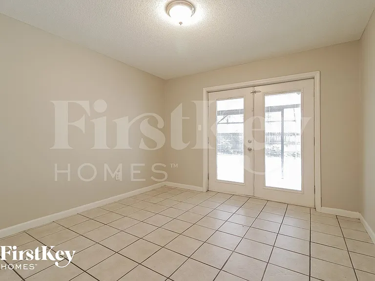 1340 Sharon Dr — Photo 7