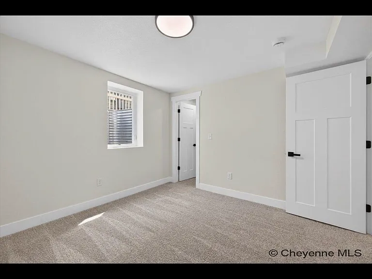 117 E 3rd Ave — Photo 2