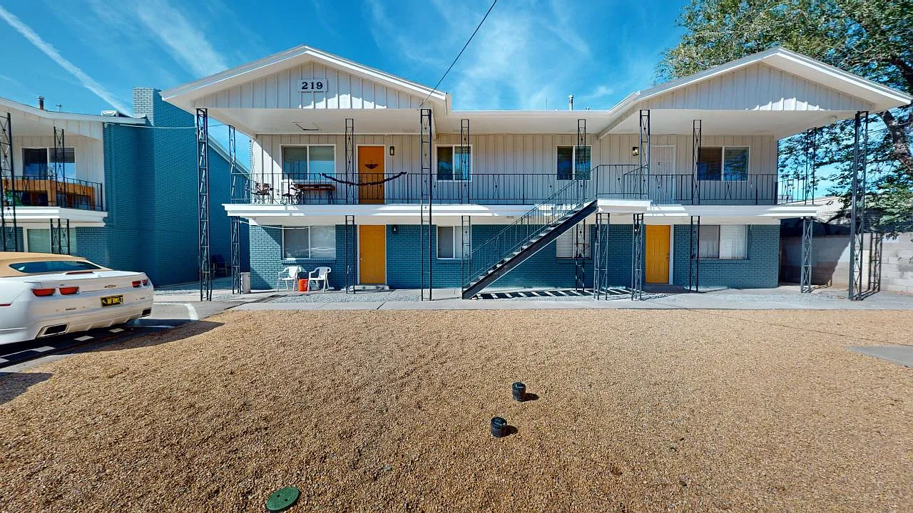 Completely Remodeled 2 Bedroom w. Washer/Dryer and Updates Throughtout — Photo 2