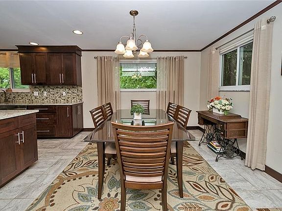 5th image of 3363 Douglas Dr