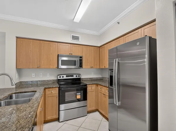 6370 EMERALD DUNES Drive #203, West Palm Beach, FL 33411