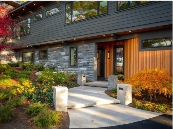 64 Hill St, Lexington, MA 02421